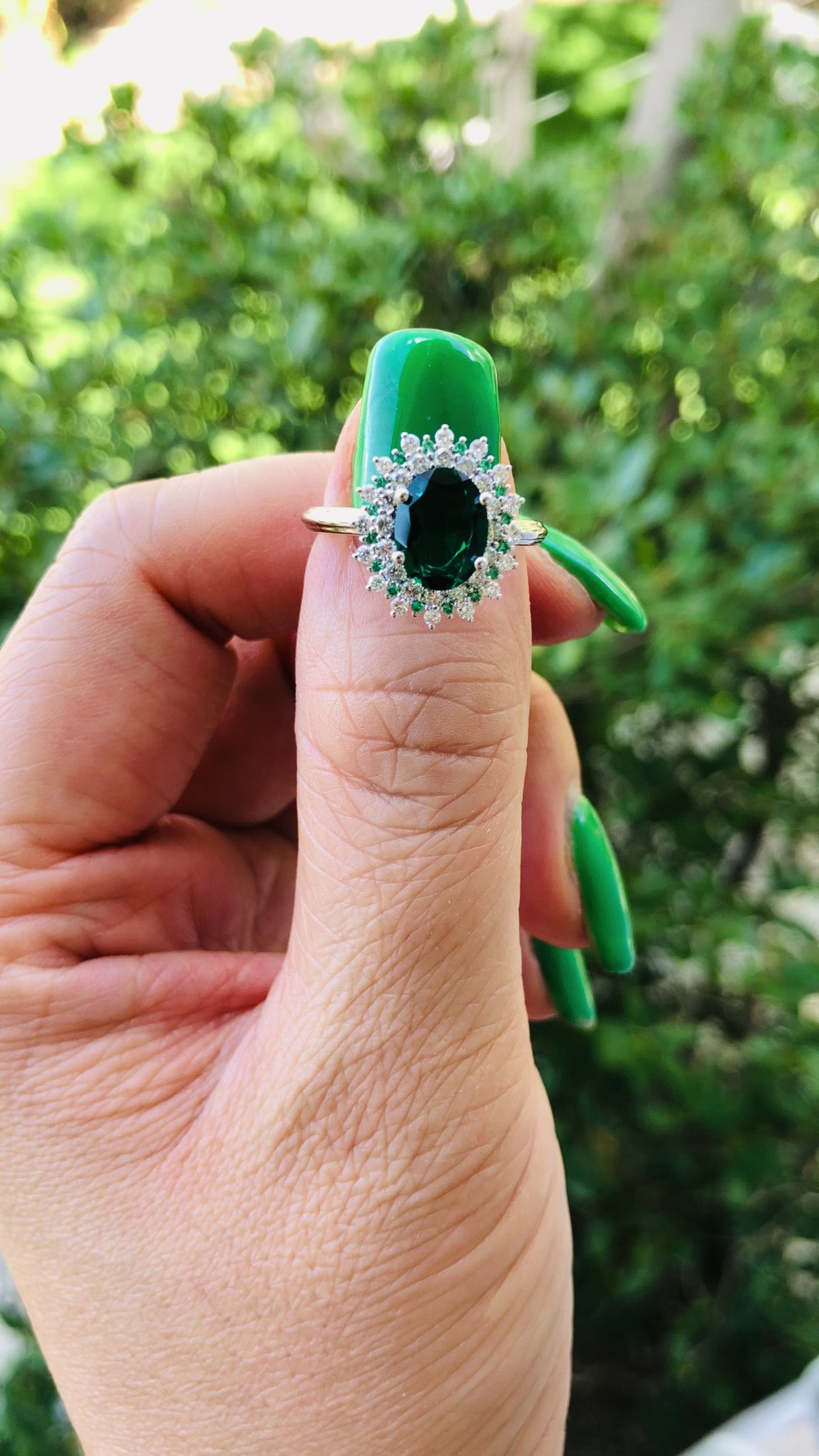 Eridanus Oval Emerald Cluster Diamond and Emerald Halo Wedding Ring ver.1