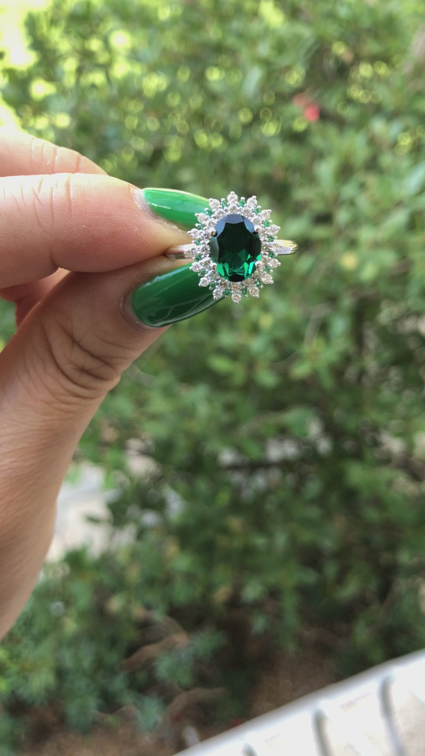 Eridanus Oval Emerald Cluster Diamond and Emerald Halo Wedding Ring ver.1
